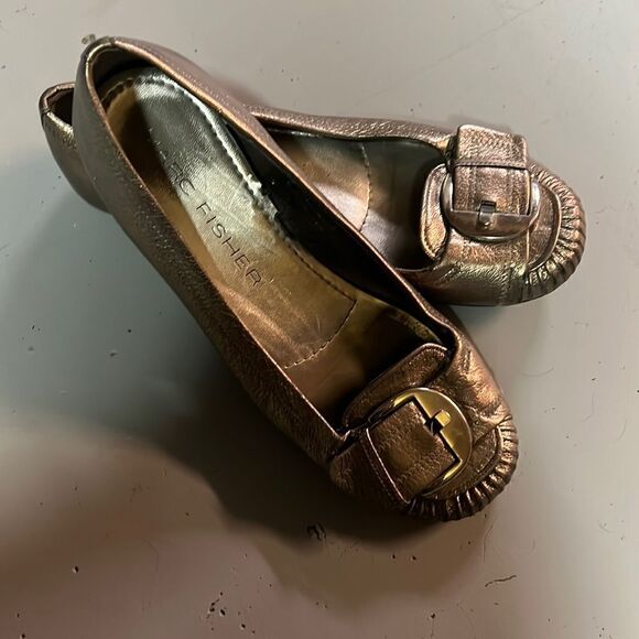 Size 7.5 Marc Fisher Pewter Bronze Flats - Picture 1 of 4